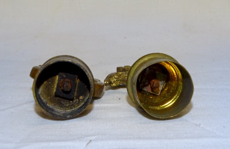 -2 ANCIENS ETOUFFOIRS A BOUGIE BRONZE & LAITON 2 MODELES DIFFERENTS COLLECTION D