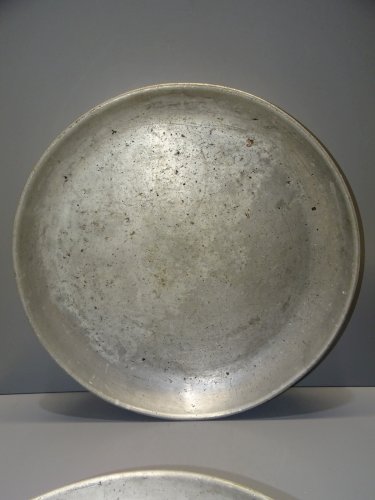 -2 ANCIENS GRANDS PLATEAUX EN ALUMINIUM 1 Gravé J.RIVIERE LEBLANC DECO CUISINE D