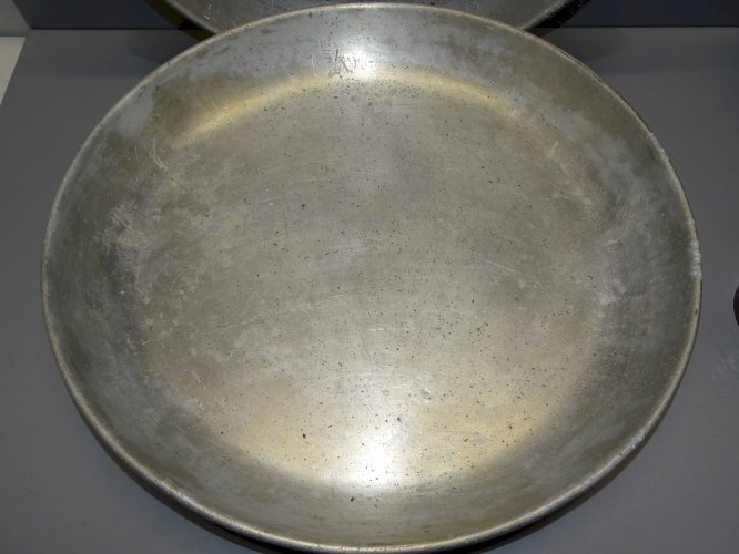 -2 ANCIENS GRANDS PLATEAUX EN ALUMINIUM 1 Gravé J.RIVIERE LEBLANC DECO CUISINE D