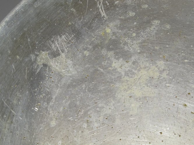 -2 ANCIENS GRANDS PLATEAUX EN ALUMINIUM 1 Gravé J.RIVIERE LEBLANC DECO CUISINE D