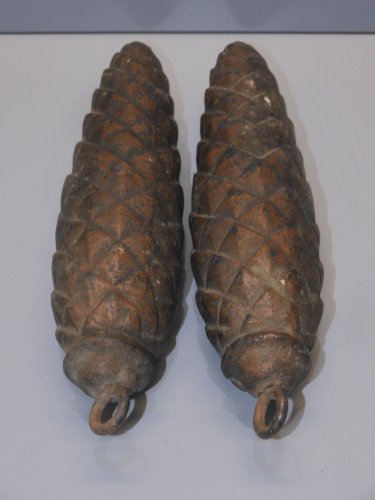 -2 ANCIENS IMPORTANTS POIDS DE PENDULE COUCOU POMME DE PIN 2,388 kg Collection D