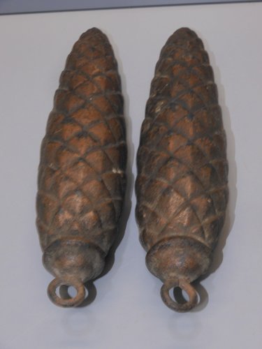 -2 ANCIENS IMPORTANTS POIDS DE PENDULE COUCOU POMME DE PIN 2,388 kg Collection D