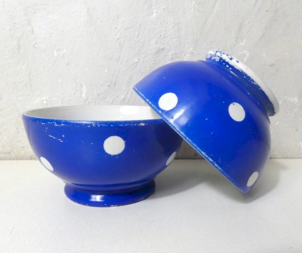 2 anciens petits bols bleu à pois en porcelaine de Longchamp vintage