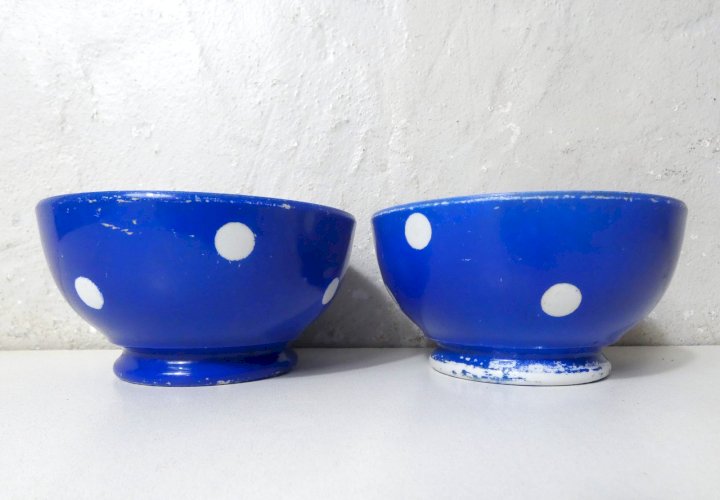 2 anciens petits bols bleu à pois en porcelaine de Longchamp vintage