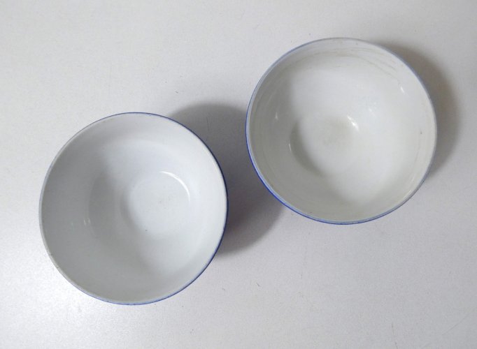 2 anciens petits bols bleu à pois en porcelaine de Longchamp vintage