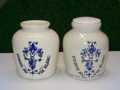 -2 ANCIENS POT MOUTARDE GREY POUPON 1 SARREGUEMINES et 1 LONGCHAMP COLLECTION  D