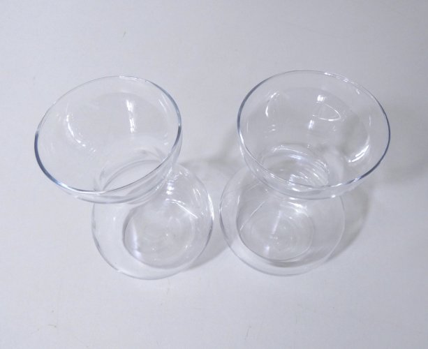 2 anciens vases à bulbe jacinthe en verre