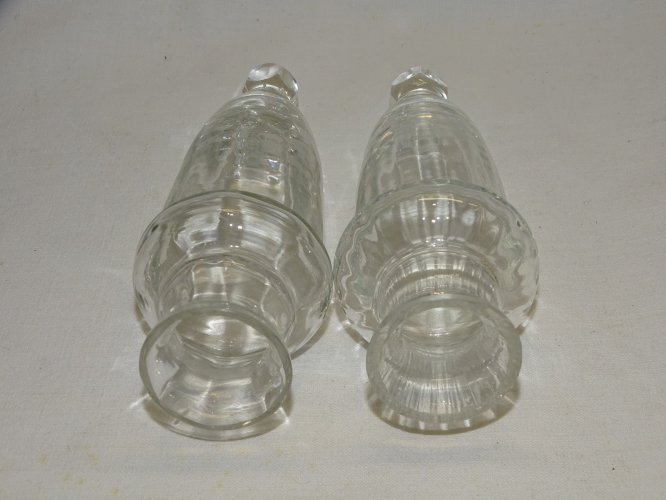 -2 ANCIENS VASES DE VOITURE EN VERRE BOUTS à FACETTES SANS SUPPORT COLLECTION  D