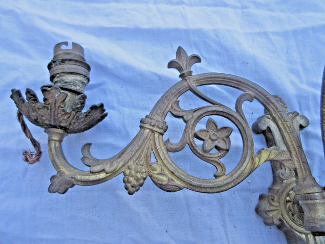 2 appliques d'église XIXème en bronze à 3 feux, style Renaissance, Napoléon III