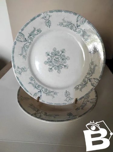 2 assiettes en Terre de Fer KG Lunéville, modèle Compiégne