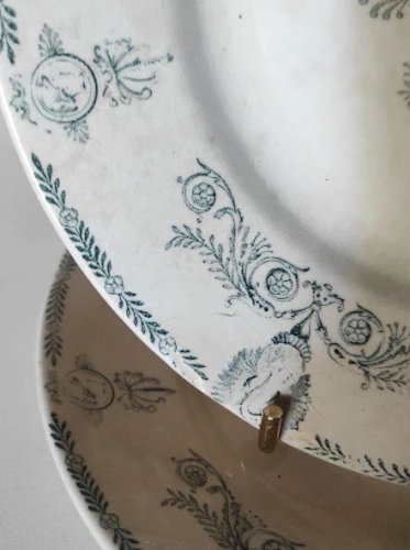 2 assiettes en Terre de Fer KG Lunéville, modèle Compiégne