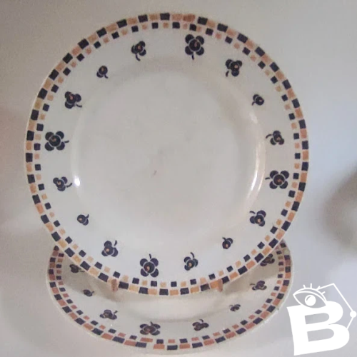 2 assiettes plates, Digoin Sarreguemines, modèle Lugdunum