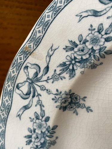 2 assiettes Terre de Fer Grand Dépôt E. BOURGEOIS début XXème