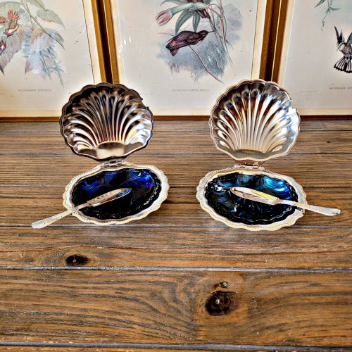 2 beurriers coquillage vintage en métal et verre avec couteau
