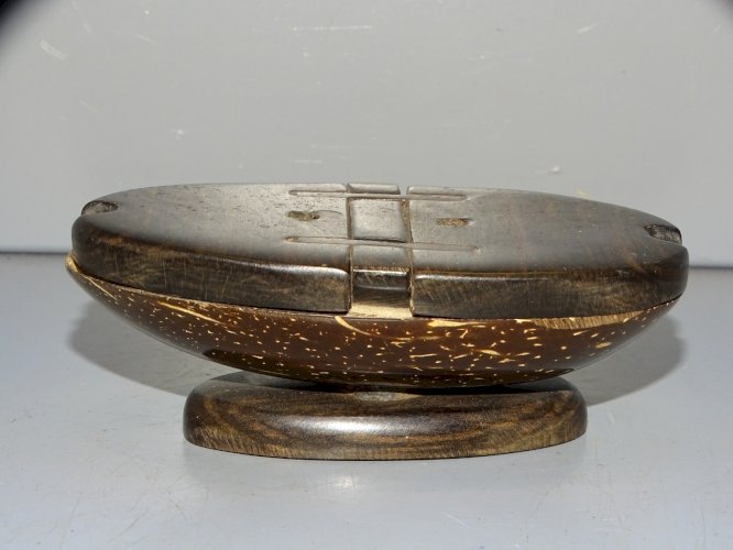 -2 BOITES BOIS et LAITON & 1 SALIERE BOIS et  COQUE NOIX COROZO? Déco VITRINE  D