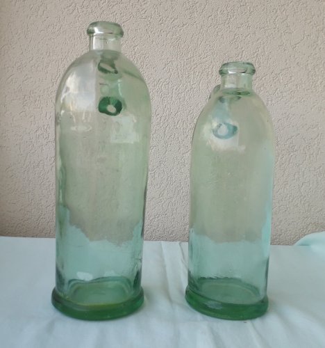 2 Bouteilles en verre