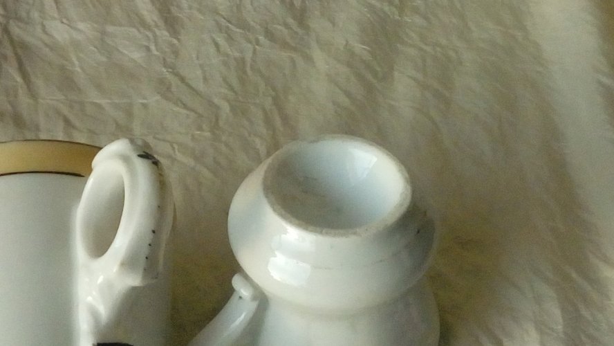 2 BRULOTS TASSES EN PORCELAINE EPAISSE BISTROT FIN 19 ème *POULTIER BEAUVAIS