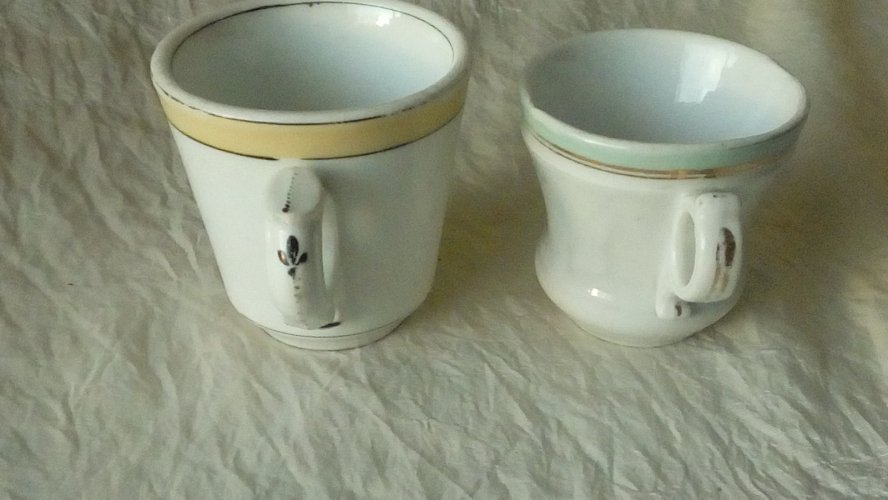 2 BRULOTS TASSES EN PORCELAINE EPAISSE BISTROT FIN 19 ème *POULTIER BEAUVAIS