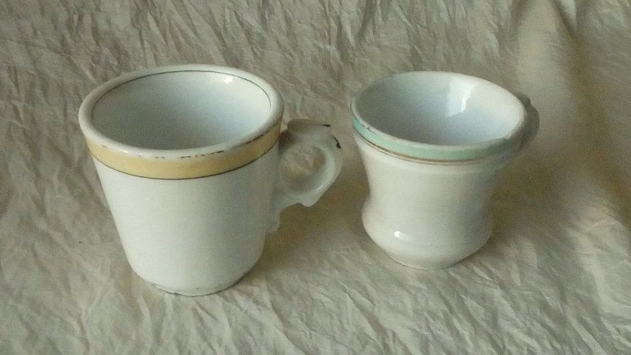2 BRULOTS TASSES EN PORCELAINE EPAISSE BISTROT FIN 19 ème *POULTIER BEAUVAIS