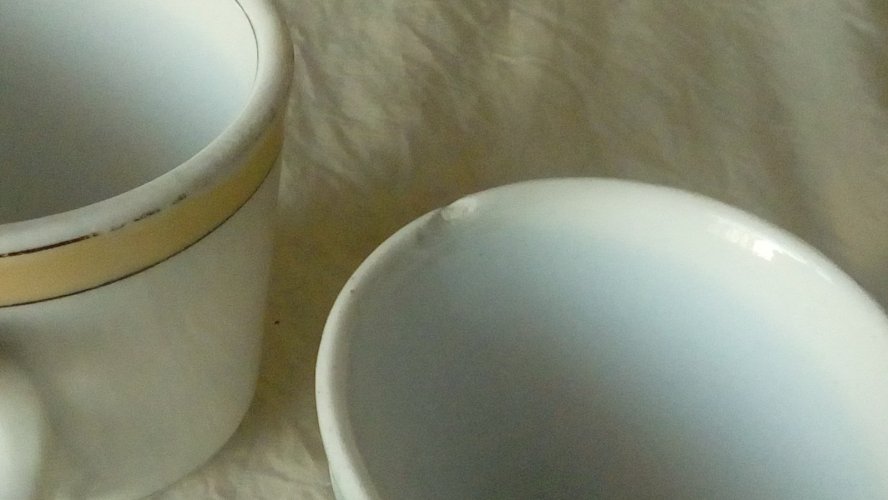 2 BRULOTS TASSES EN PORCELAINE EPAISSE BISTROT FIN 19 ème *POULTIER BEAUVAIS