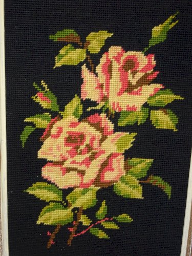 -2 CADRES TAPISSERIES FLEURS BOUTONS DE ROSES DECO VINTAGE COLLECTION    D