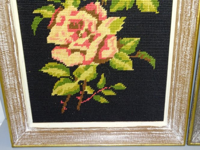 -2 CADRES TAPISSERIES FLEURS BOUTONS DE ROSES DECO VINTAGE COLLECTION    D