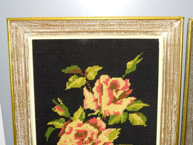 -2 CADRES TAPISSERIES FLEURS BOUTONS DE ROSES DECO VINTAGE COLLECTION    D