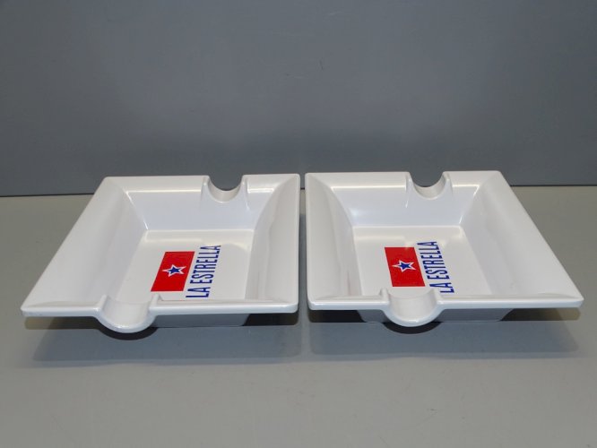 -2 CENDRIERS LA ESTRELLA en MATIERE SYNTHETIQUE COLLECTION DECO BISTROT  D