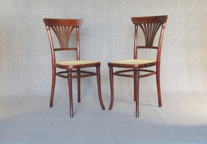 2 chaises Thonet N°221 avec incrustations de bronze, vers 1910