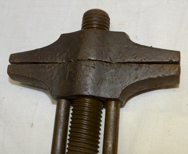-2 CLES ANGLAISES CLES A MOLETTES ANCIENNES MANCHES BOIS UNE GOLDENBERG   D