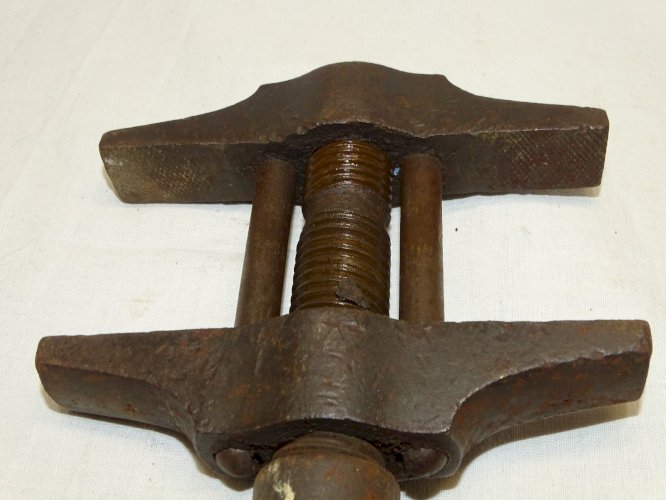 -2 CLES ANGLAISES CLES A MOLETTES ANCIENNES MANCHES BOIS UNE GOLDENBERG   D
