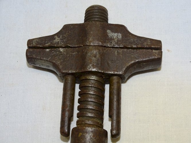 -2 CLES ANGLAISES CLES A MOLETTES ANCIENNES MANCHES BOIS UNE GOLDENBERG   D