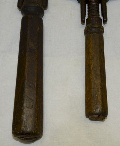 -2 CLES ANGLAISES CLES A MOLETTES ANCIENNES MANCHES BOIS UNE GOLDENBERG   D