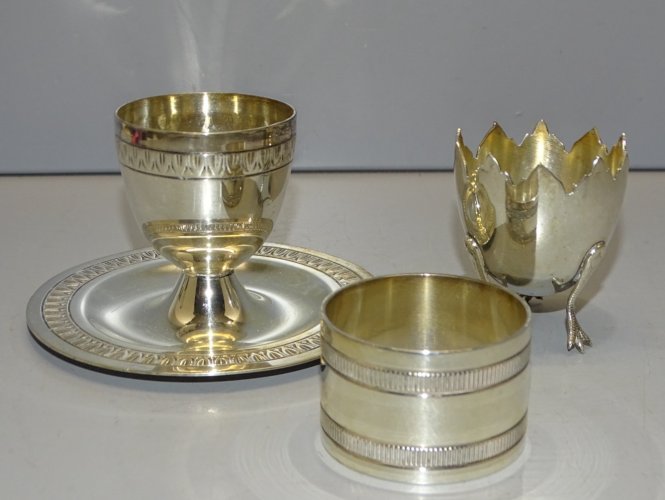 -2 COQUETIERS METAL Argenté sans marque et UN ROND DE SERVIETTE CHRISTOFLE   D