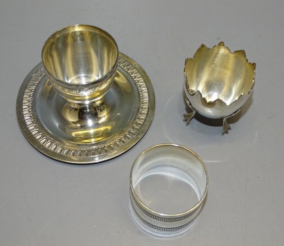 -2 COQUETIERS METAL Argenté sans marque et UN ROND DE SERVIETTE CHRISTOFLE   D