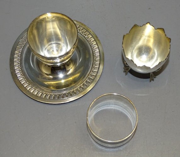 -2 COQUETIERS METAL Argenté sans marque et UN ROND DE SERVIETTE CHRISTOFLE   D