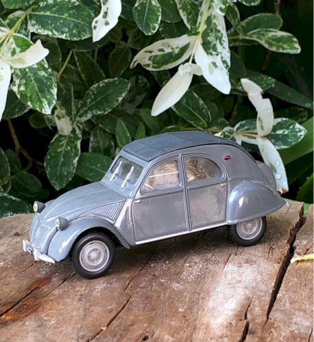 2 CV Citroën grise miniature Norev