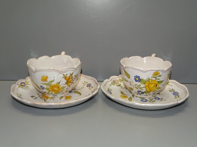 -2 DEJEUNERS CERAMIQUE Signés MF 13 décor FLORAL TASSES et SOUCOUPES   D