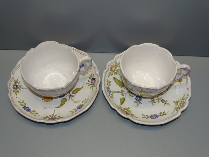 -2 DEJEUNERS CERAMIQUE Signés MF 13 décor FLORAL TASSES et SOUCOUPES   D