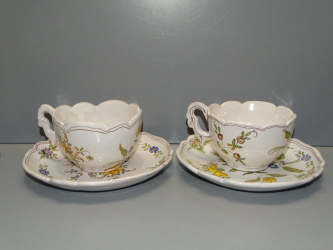 -2 DEJEUNERS CERAMIQUE Signés MF 13 décor FLORAL TASSES et SOUCOUPES   D