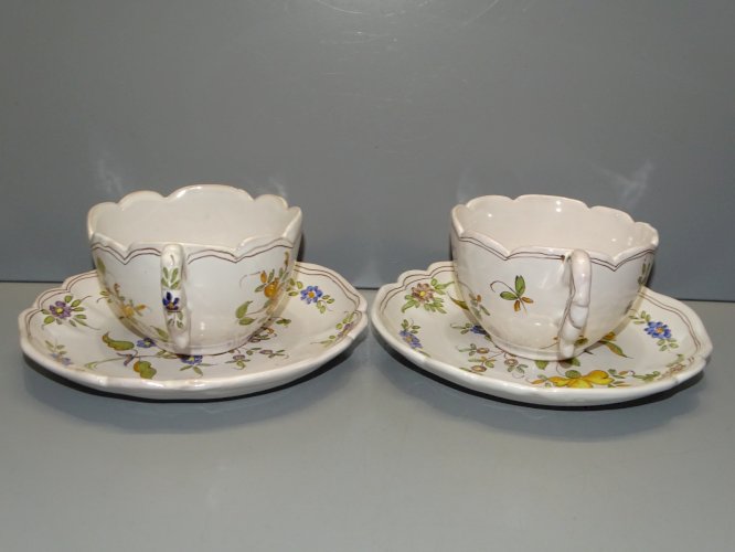 -2 DEJEUNERS CERAMIQUE Signés MF 13 décor FLORAL TASSES et SOUCOUPES   D