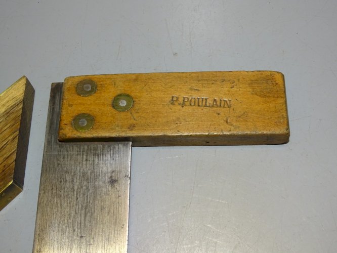 -2 EQUERRES ANCIENNES BOIS & METAL 1 MARQUEE GOLDENBERG & P POULAIN OUTILS   D