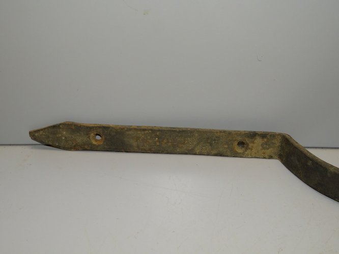 -2 EQUERRES FER FORGE AVEC UNE BELLE VOLUTE POUR FAIRE UNE BELLE ETAGERE  D