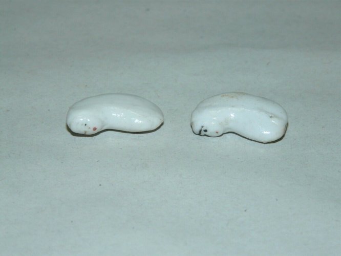 -2 FEVES ANCIENNES POLYCHROME graine avec bébé Ranque Ducongé avant 1950