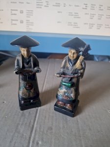 2 Chinese musicians figurines in resin