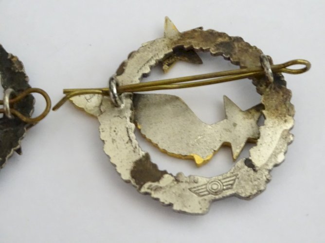 -2 INSIGNES BREVET ELEVE RADIO ARMEE de L'AIR COLLECTION MILITARIA VITRINE    D