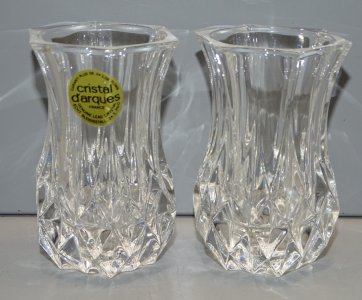 -2 PRETTY LITTLE CRYSTAL VIOLET VASES FROM ARQUES DISPLAY COLLECTION D