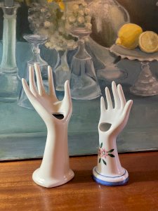 2 vintage ring hands