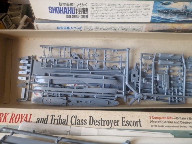 2 Maquettes Porte avions + Destroyer Escort - 1/720 Revell