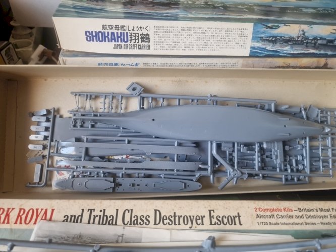 2 Maquettes Porte avions + Destroyer Escort - 1/720 Revell